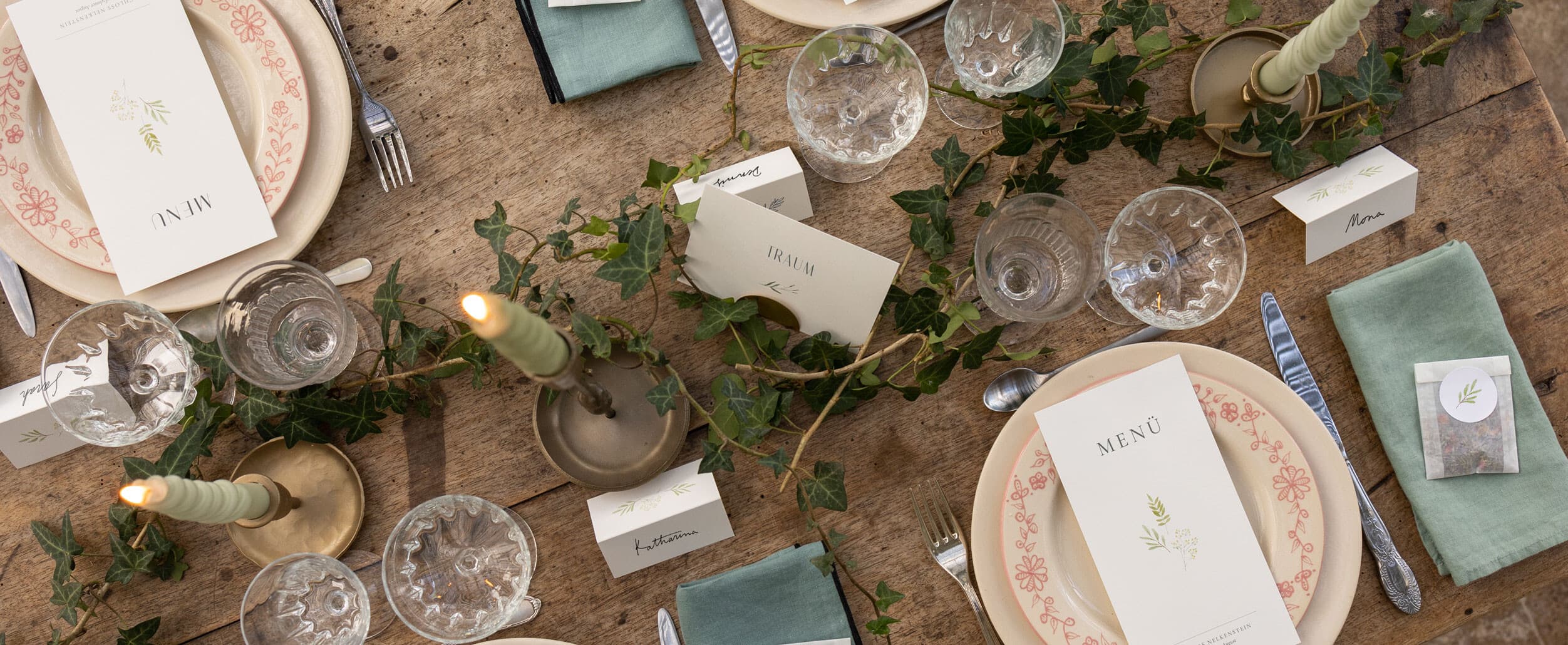 Hochzeitstisch mit Papeterie