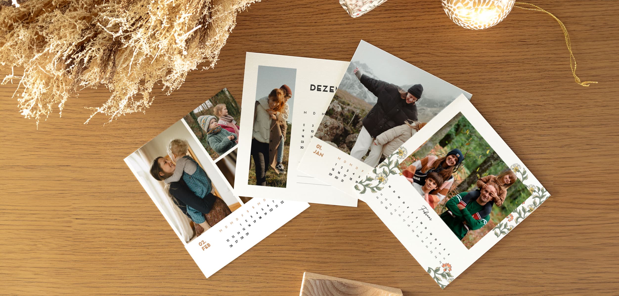 Designs Monatskarten Tischkalender mit Holzfuß