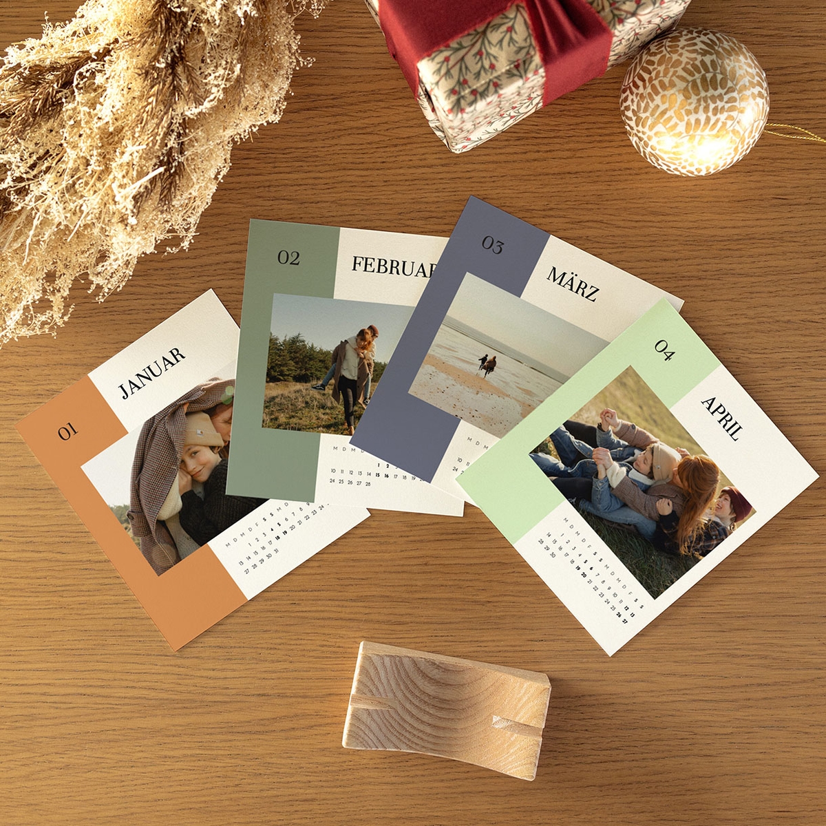 Tischkalender mit Holzfuß Chromatik