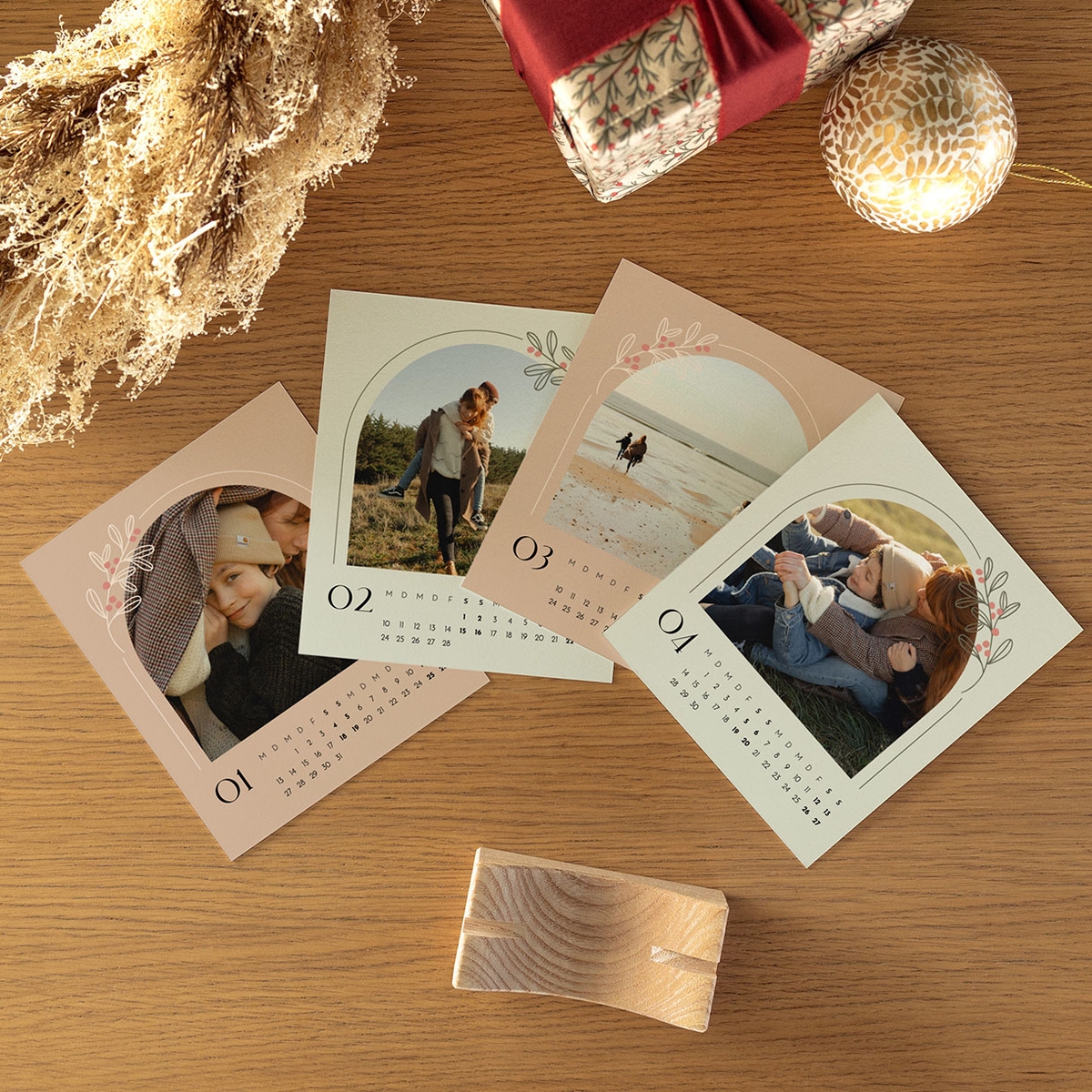 Tischkalender mit Holzfuß Florale Linie