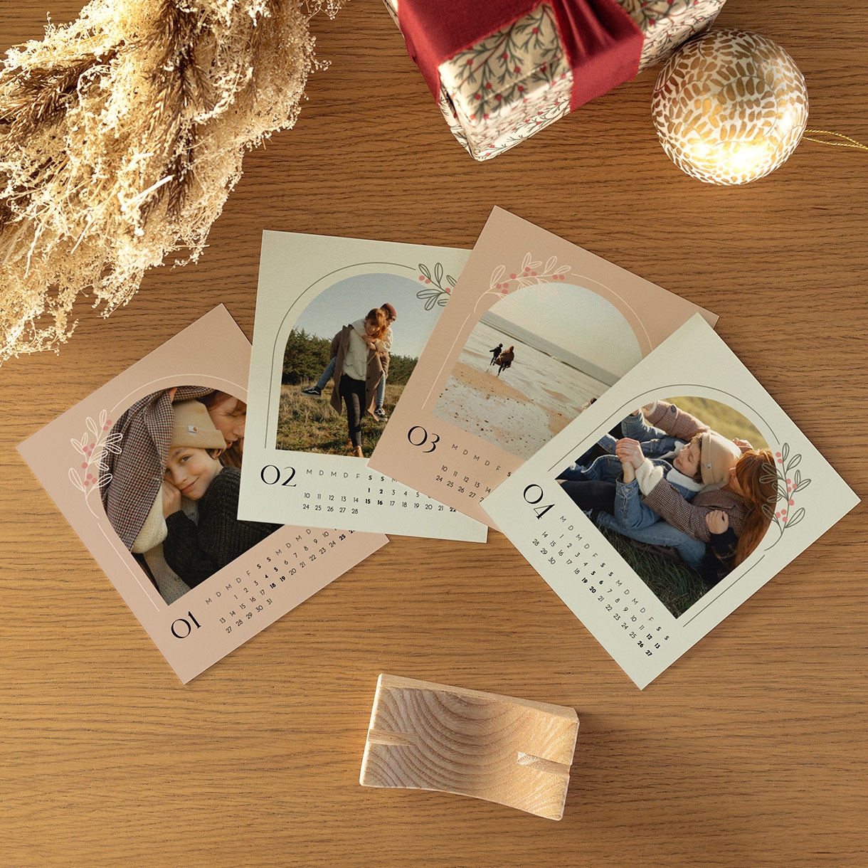 Tischkalender mit Holzfuß Florale Linie