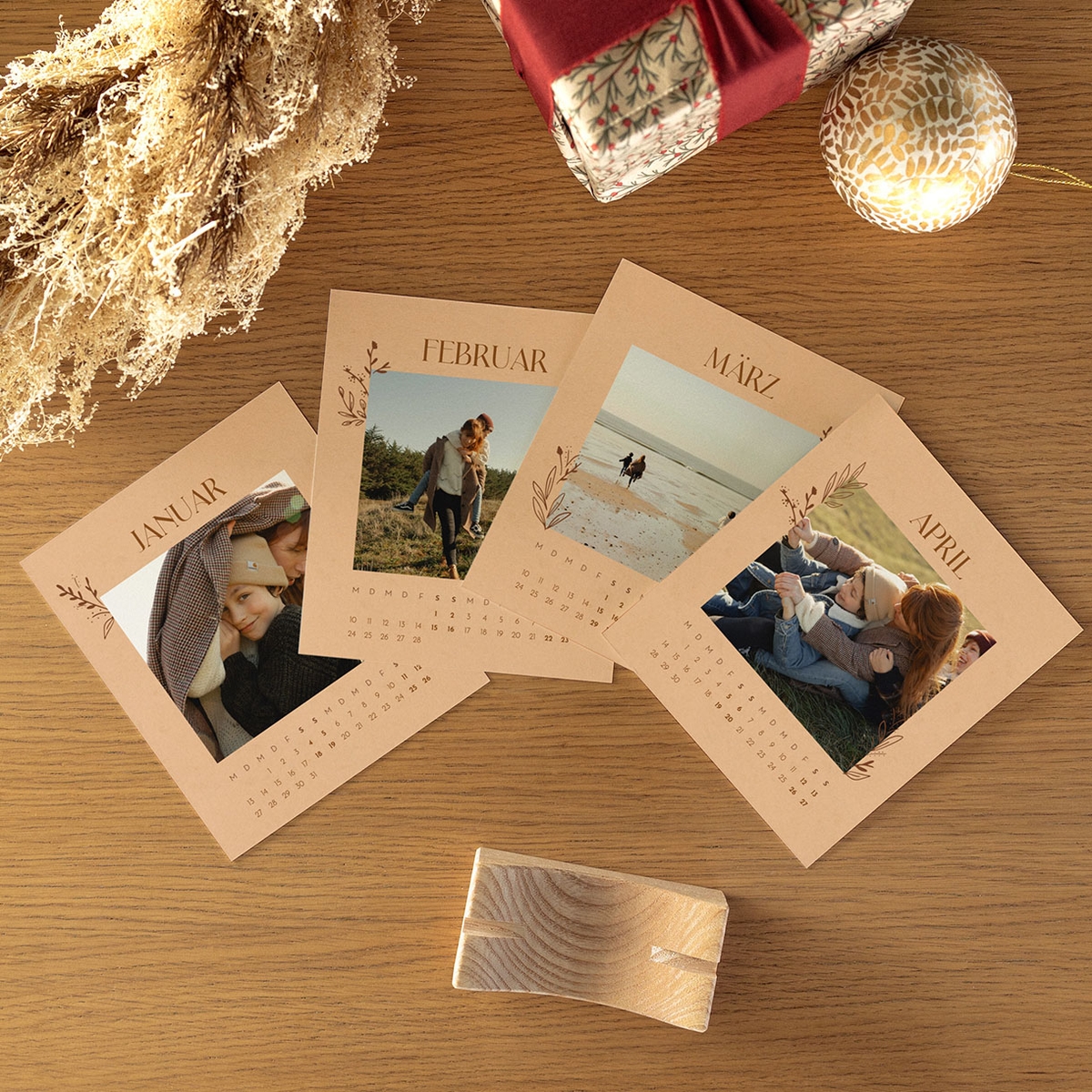 Tischkalender mit Holzfuß Schöner Mistelzweig