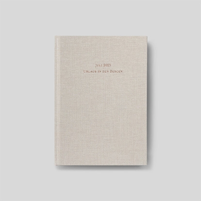 Stoffeinband veredelt