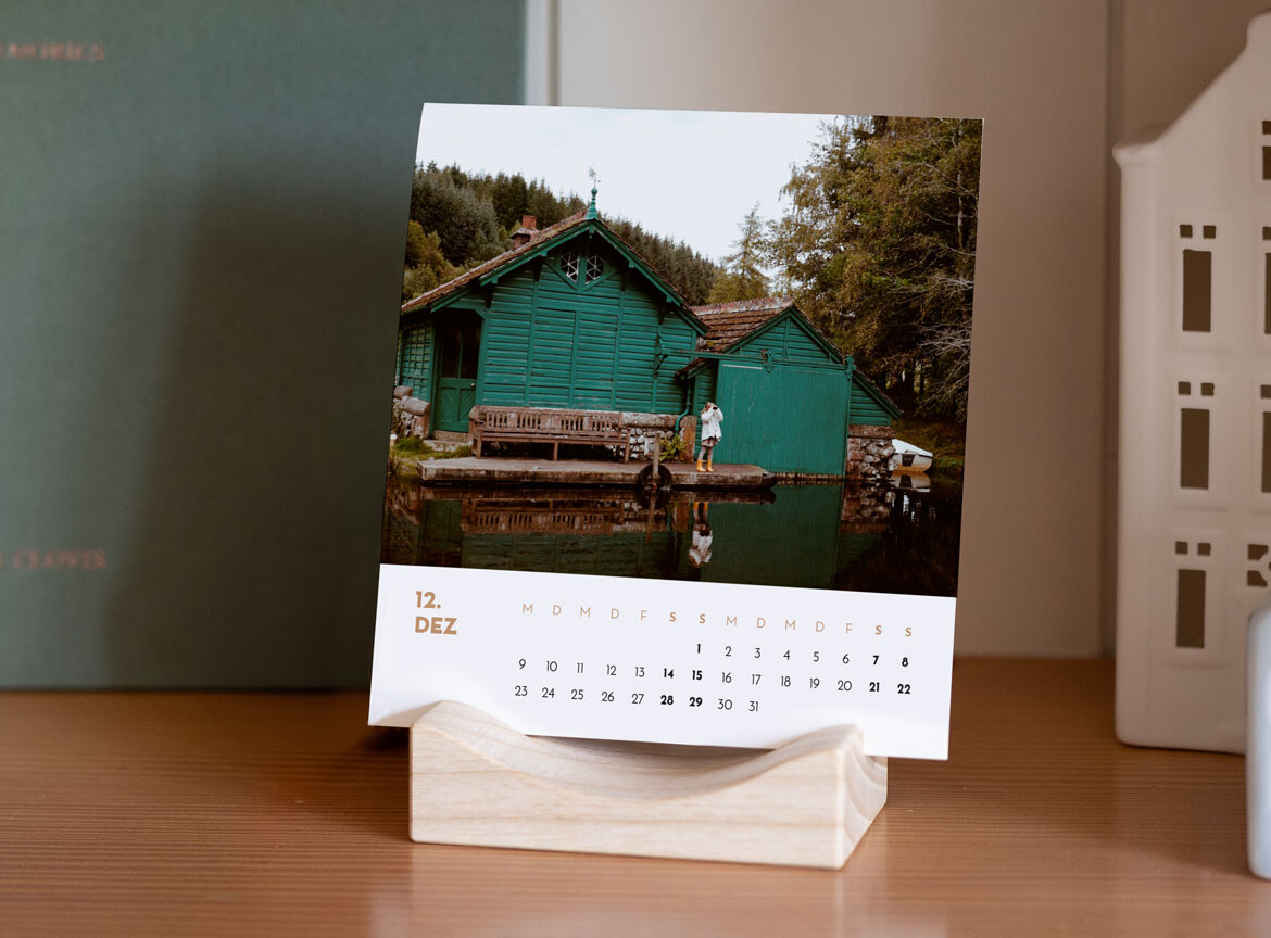 Tischkalender mit Holzfuß